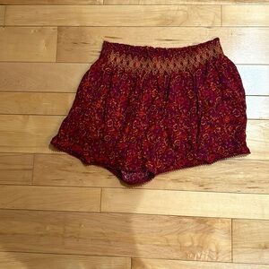 Cute Matilda Jane red floral shorts Size L